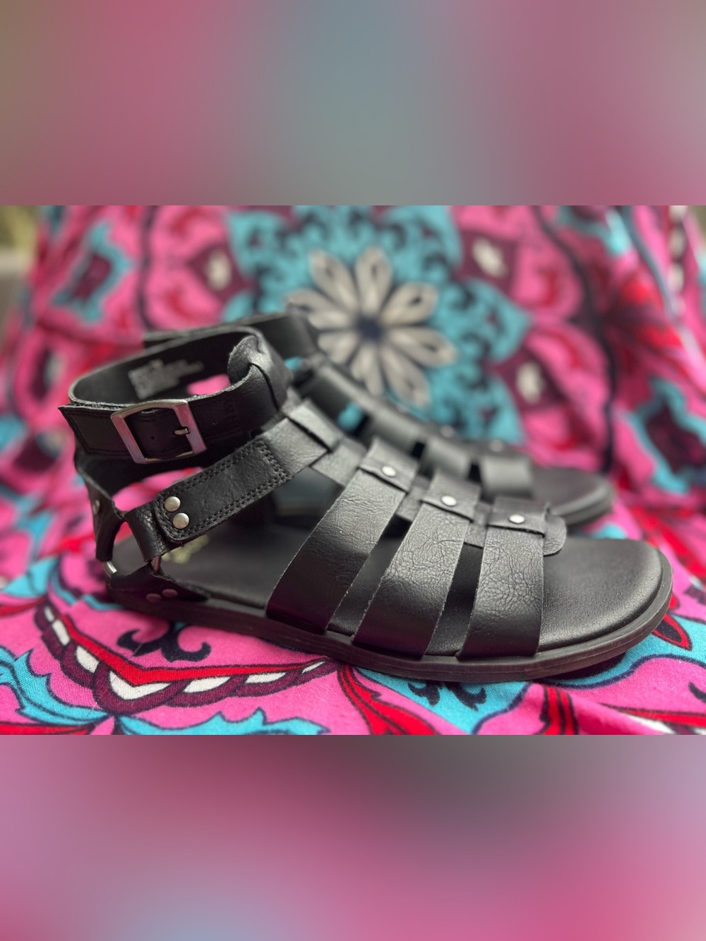 FRYE AND CO. Black Strappy Gladiator Sandals